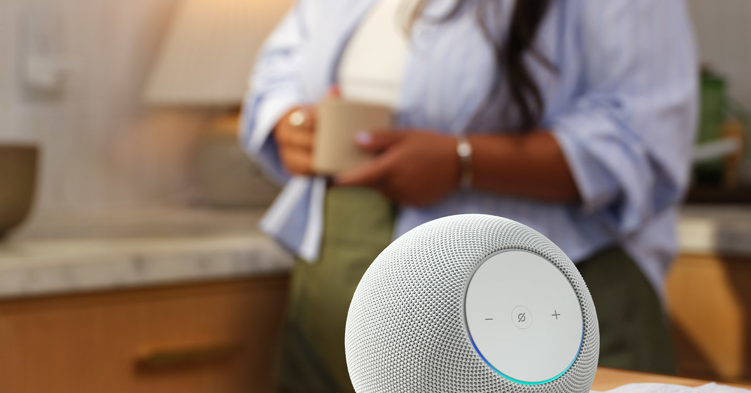 Amazon、新色ホワイトのスマートスピーカー最上位モデル「Echo Studio