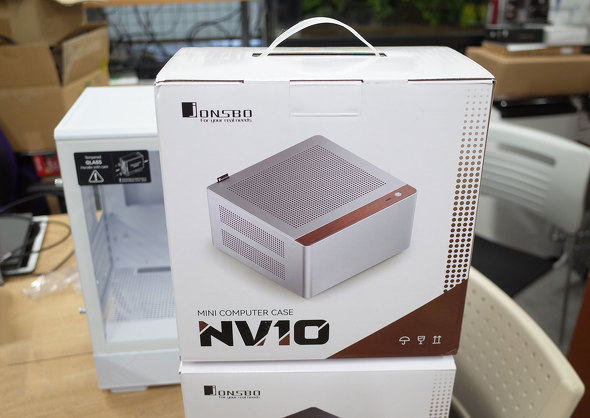 �������uNV10�v�iSilver�j�̃{�b�N�X