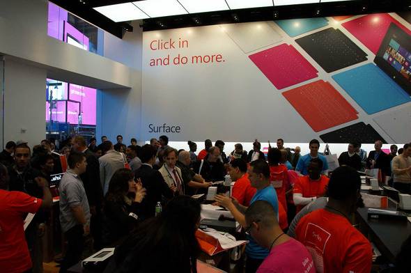 Surface RT��Windows 8�̔̔����n�܂���