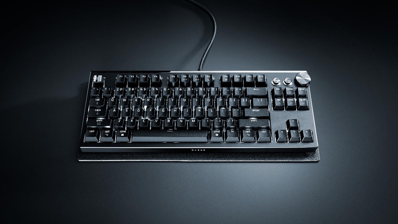 Razer、アルマイト加工筐体を採用したフラグシップ仕様のゲーミング