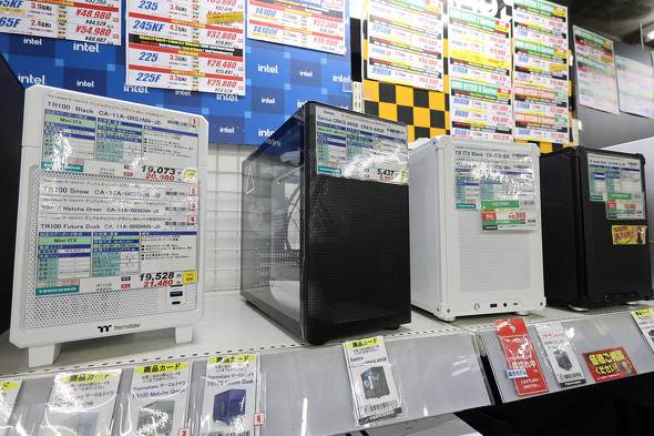 TSUKUMO eX.に置かれた「Corvus CR410 ARGB」