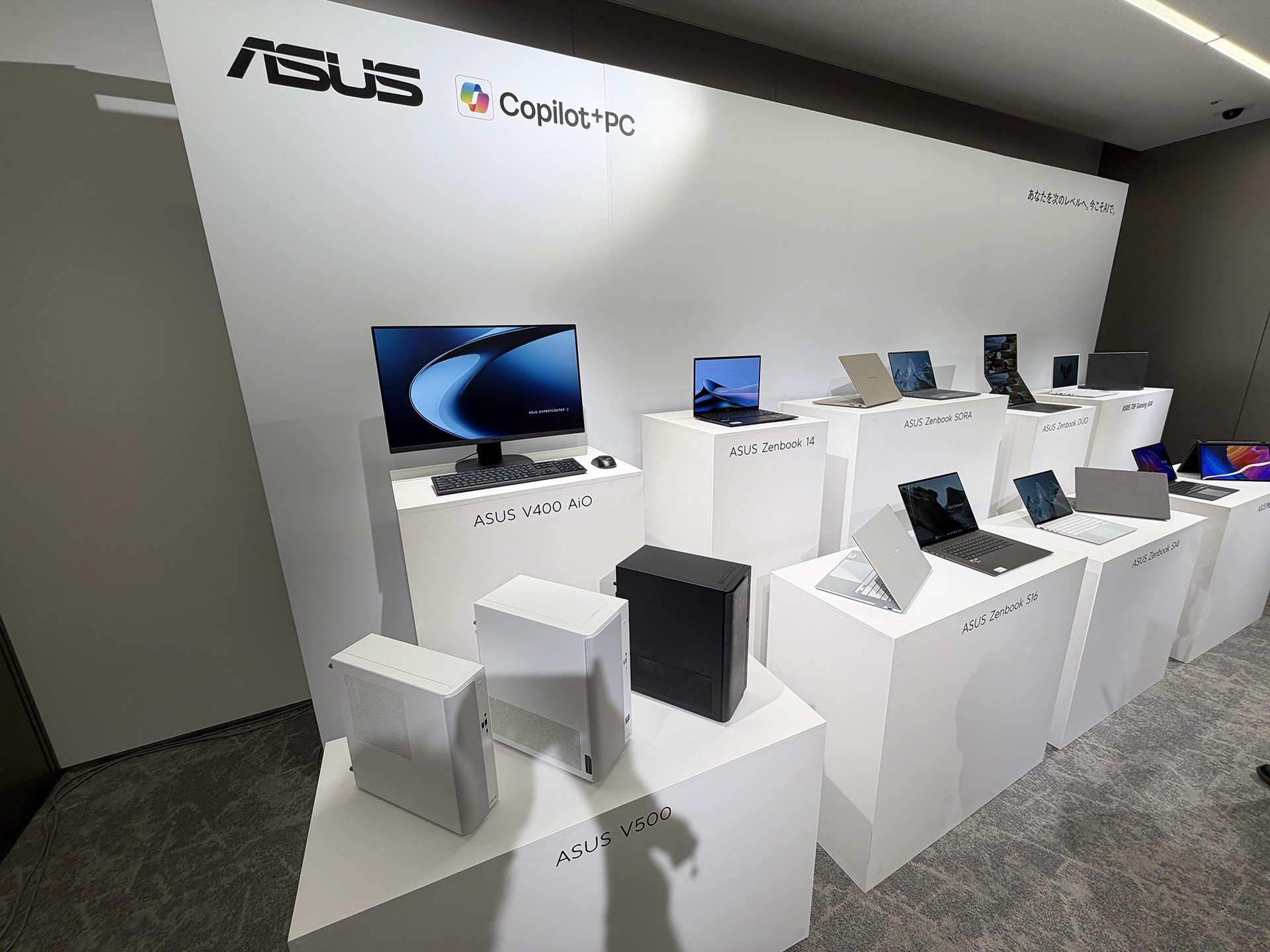 ASUS JAPANが新型ノートPCを一挙に披露 16型で約1.2kgな「Zenbook SORA