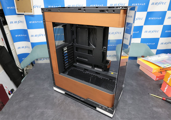 �I���I�X�y�b�N�ɒu���ꂽ�uEvolv X2 OLIO Brown�v