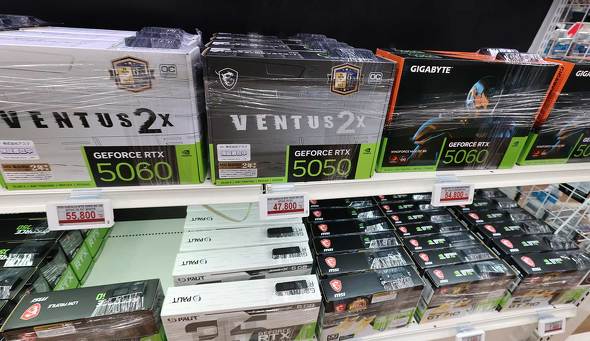 �h�X�p���H�t���{�X�ɕ���GeForce RTX 5050��5060�J�[�h