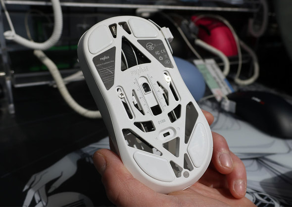 ���ʁB���w�Z���T�[�̌Œ�ʒu��O��Ŕ������ł���