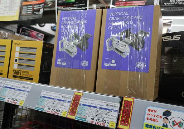 TSUKUMO eX.�ɕ��ԁuVertical VGA Card Holder Kit Gen5�v