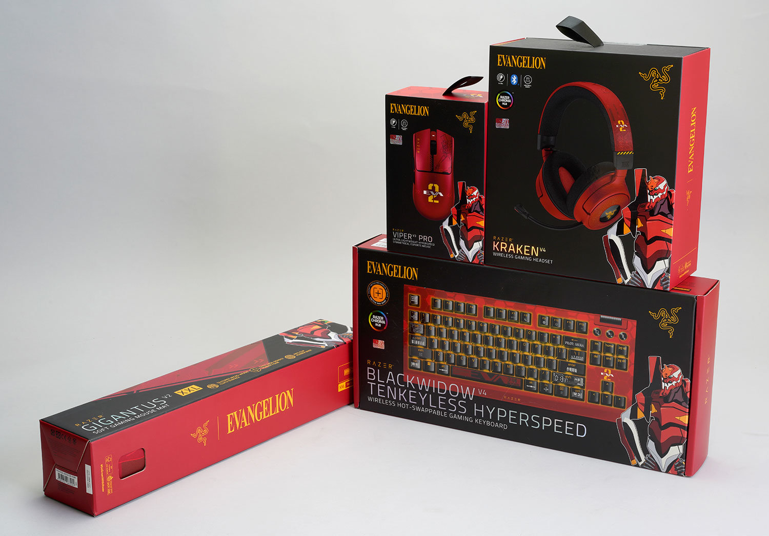 エヴァ30周年に贈る“Razer×EVA-02コレクション” キーボード、マウス