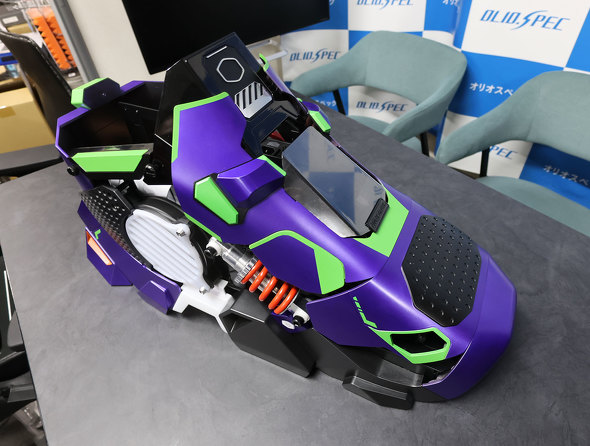 �I���I�X�y�b�N�œW�����́uSneaker X OLIOSPEC �I���W�i���J���[�����O���f���v