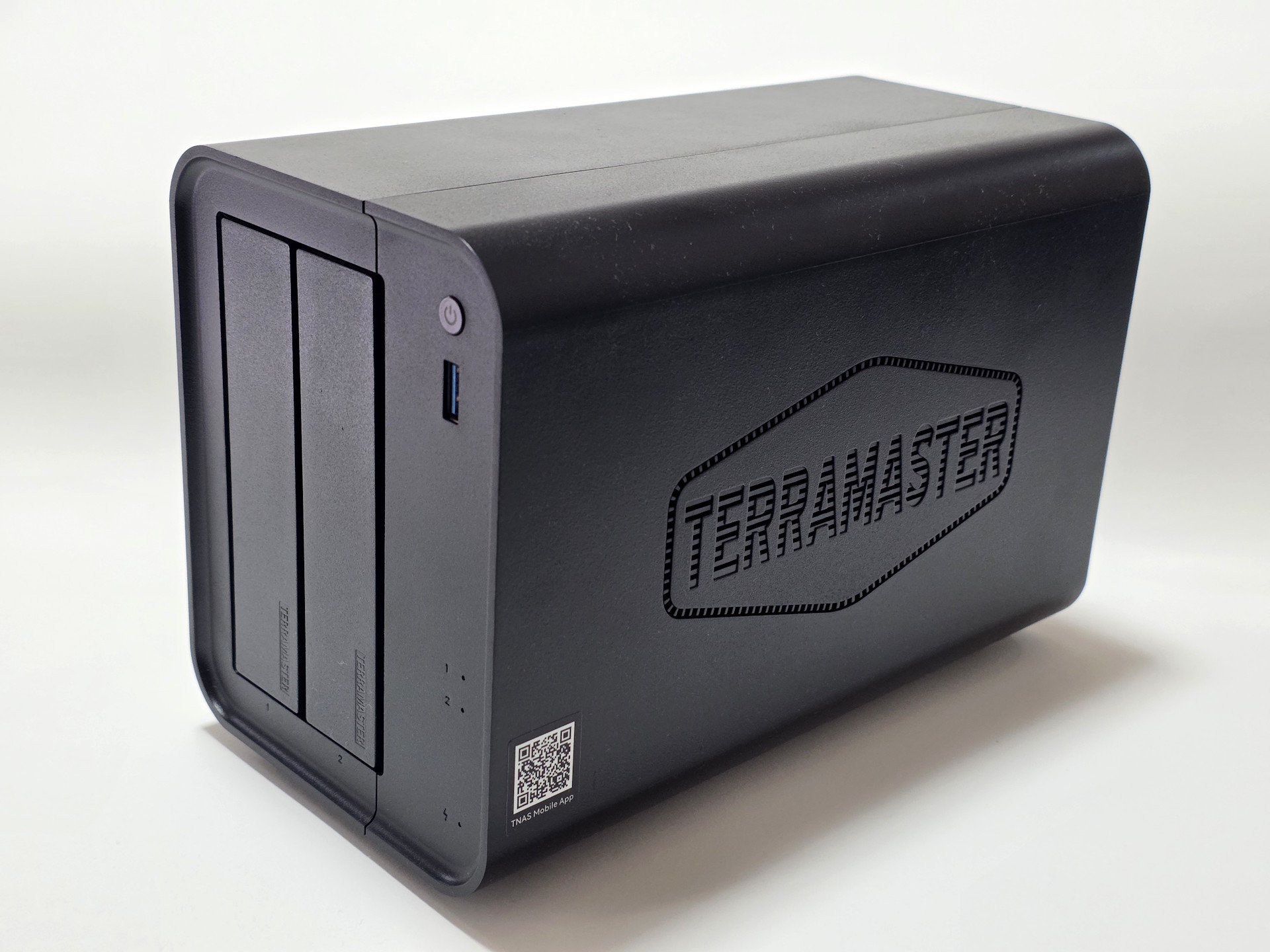 簡単だけど時間が掛かる TerraMasterのNASキット「F2-425」でHDDを交換