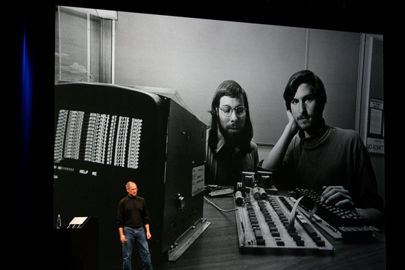 Apple �A�b�v�� 50���N �n�� �X�e�B�[�u�E�W���u�Y AI VR AR Vision Pro