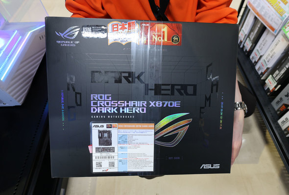 ���X�ɓ��ׂ����uROG CROSSHAIR X870E DARK HERO�v