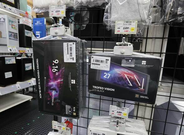 TSUKUMO eX.�ɕ��ԁuTrofeo Vision 9.16 LCD�v�i���j�ƁuTrofeo Vision LCD�v�i�E�j