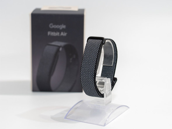 Google �V�^ �E�F�A���u���f�o�C�X Fitbit Air ��ʂȂ� �f�B�X�v���C���X