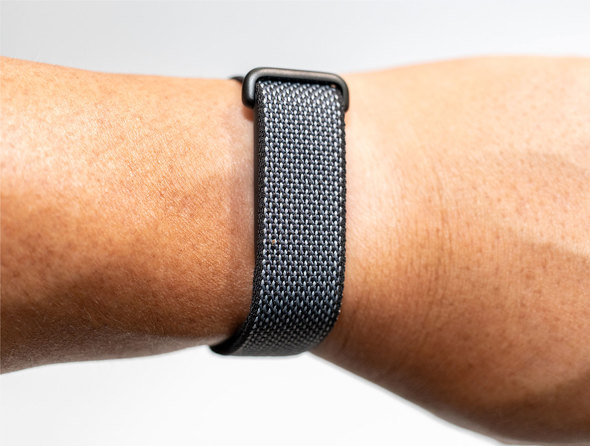 Google �V�^ �E�F�A���u���f�o�C�X Fitbit Air ��ʂȂ� �f�B�X�v���C���X