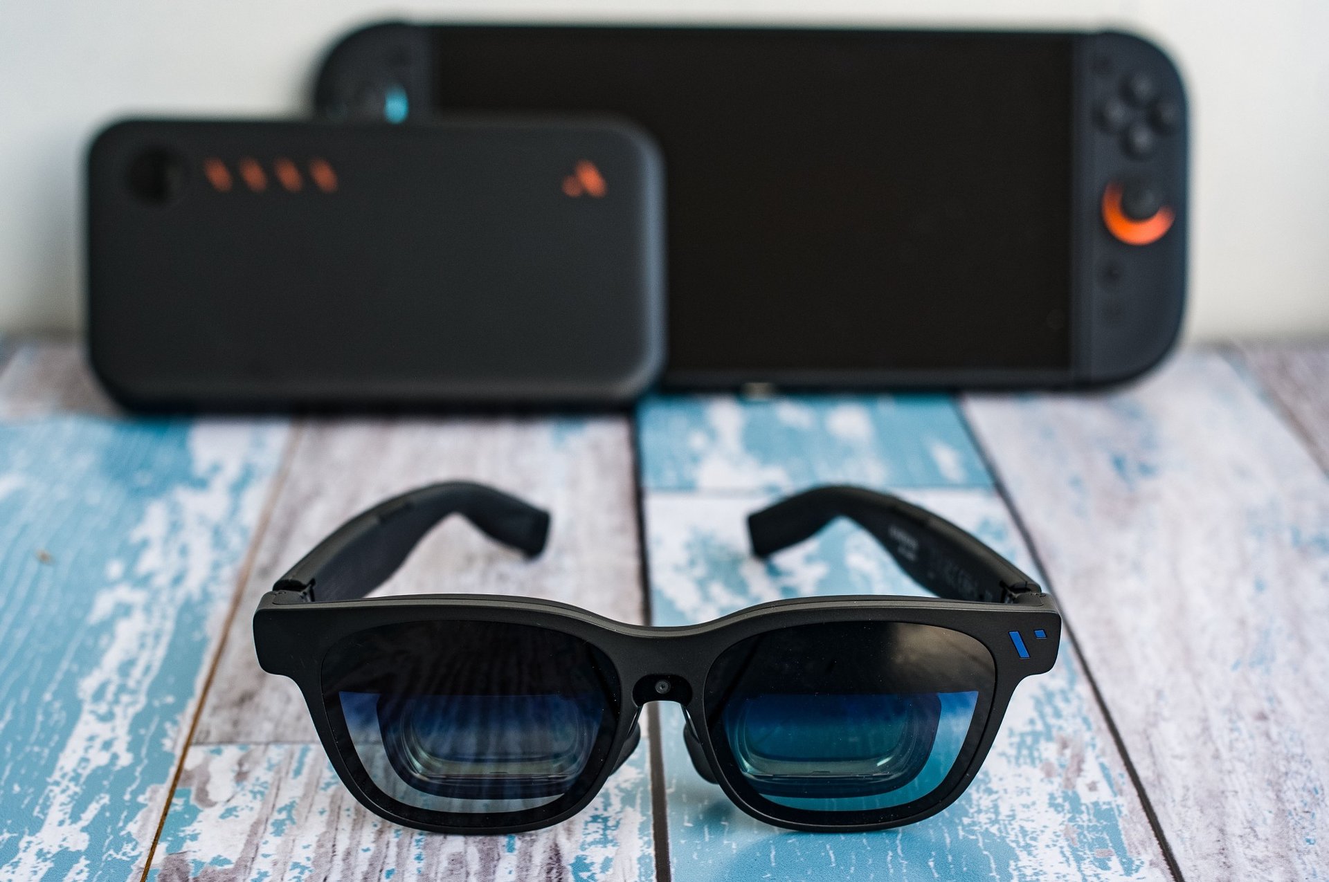 超大画面ディスプレイを持ち運べるスマートグラス「VITURE Beast」を2 