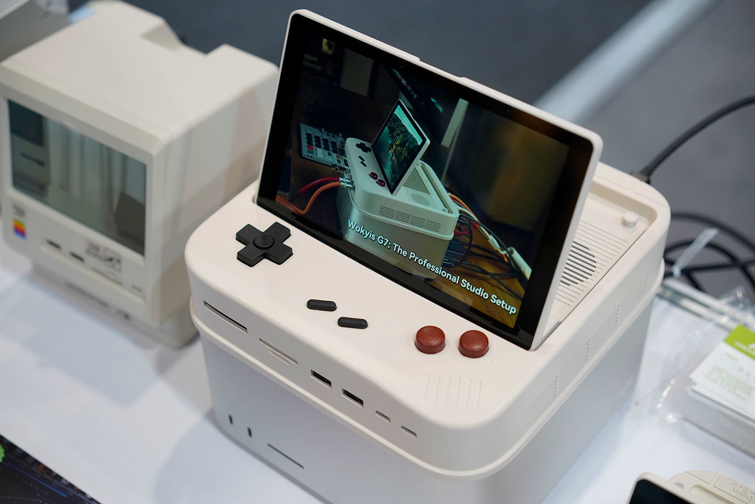 今度はゲームボーイ風！ 7型液晶と操作ボタン付きドッキング