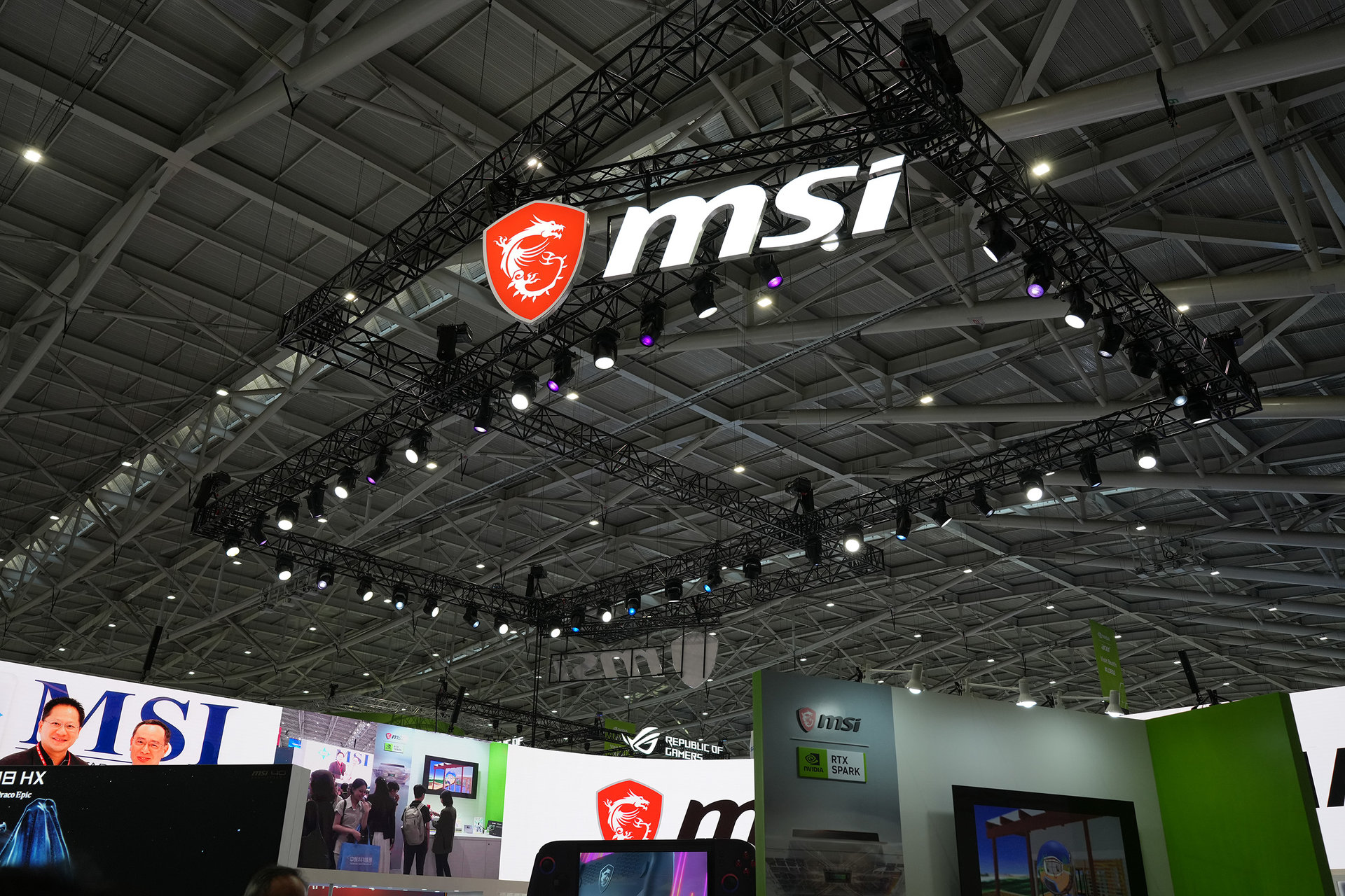 MSIブースは「RTX Spark」と「Intel Arc G」で熱い! 40周年記念モデル MSIブースは「RTX Spark」と「Intel Arc G」で熱い! 40周年記念モデル