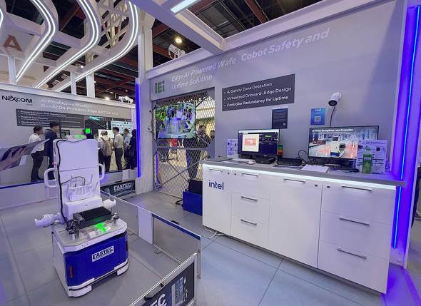 IntelのブースではIntel製チップを使ったエッジAIのユースケース群を展示していた