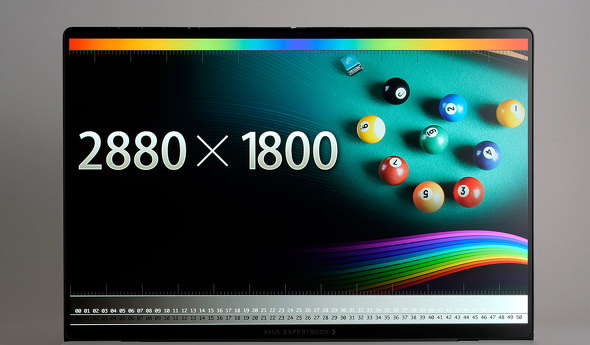 14型ディスプレイは高輝度かつ高解像度