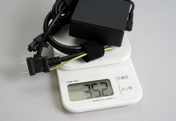 3ピンの電源ケーブル込みの実測重量は352gだった