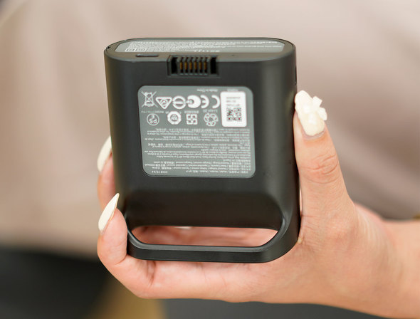 �t���̓����o�b�e���[�͗e�ʂ�3000mAh