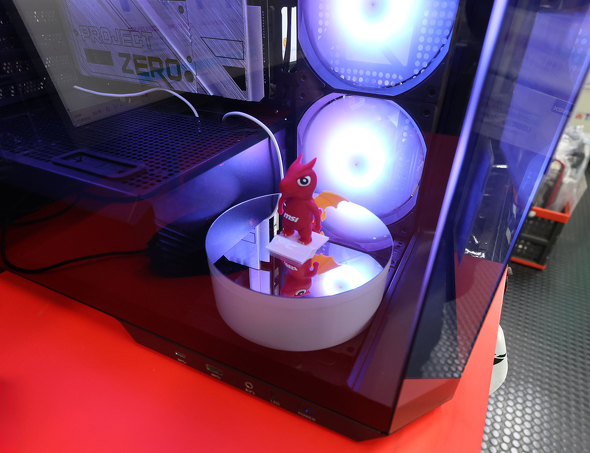TSUKUMO eX.�œW�����́uUSB�d���^�[���e�[�u���v