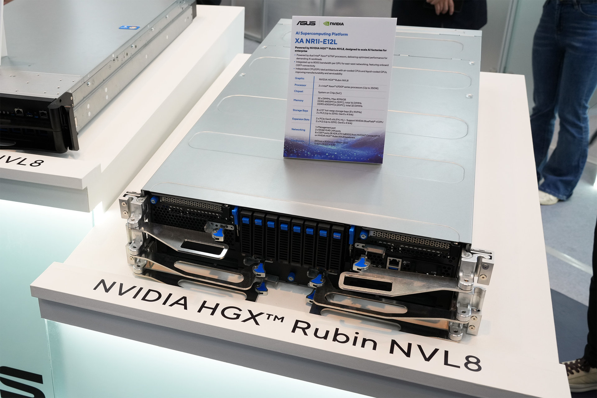 自作PCの参考になるかも――ASUSが次世代AIサーバの「ハイブリッド冷却