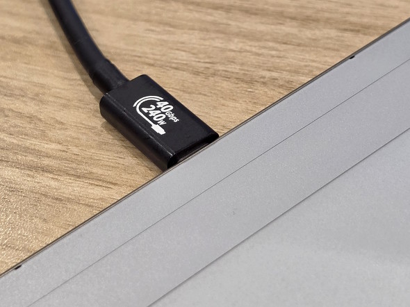 USB�P�[�u���̃R�l�N�^�[��蔖��