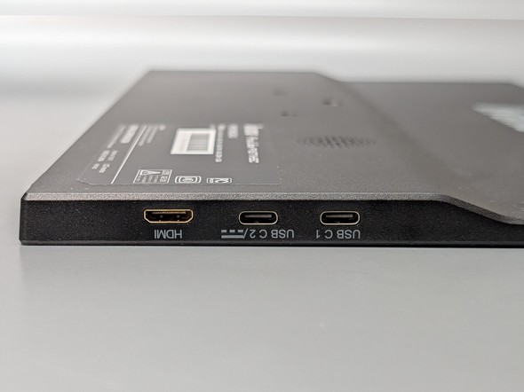 �����ʂɂ�HDMI�����USB Type-C�~2�̃|�[�g�𓋍ڂ���