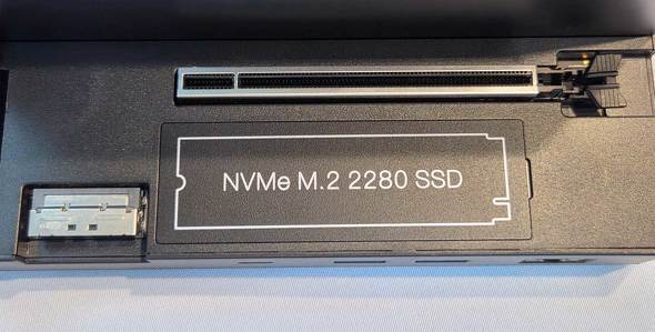 PCIe�X���b�g��SSD�X���b�g