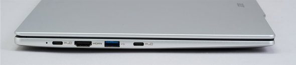 �����ʂ�USB 3.2 Gen 1 Type-C�~2��AUSB 3.2 Gen 1�[�q�AHDMI�o�͒[�q������
