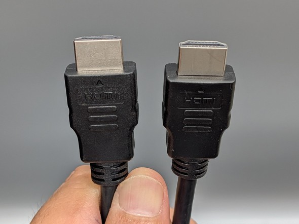 HDMI�P�[�u���̃|�[�g�͗��[�Ƃ��Ƀt���T�C�Y��