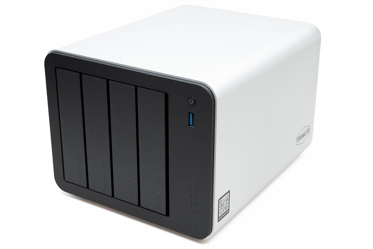 スマホ設定感覚でAI対応初心者も安心 TerraMaster高機能4ベイNAS「F4-425 Pro」を試す