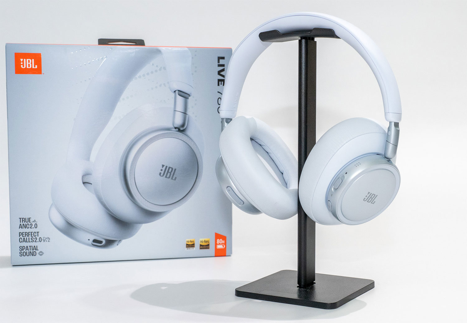 JBL Live 780NC、デザイン刷新でスタイリッシュに進化 80時間再生対応