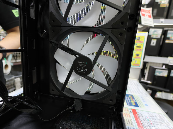 �O�ʂ�160mm�t�@����2��ڂ��Ă���