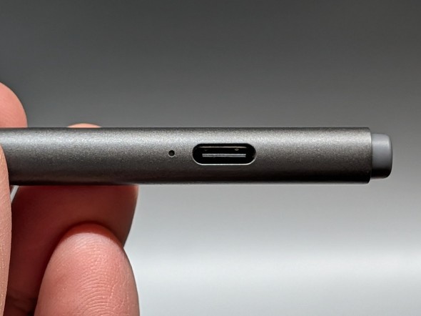 �^�b�`�y����USB Type-C�[�q�ŏ[�d
