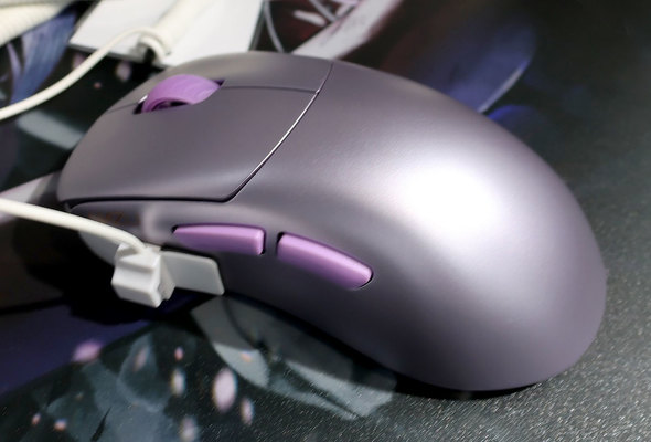 ���X�œW�����́uLAMZU Thorn V2�v�i�p�[�v���j
