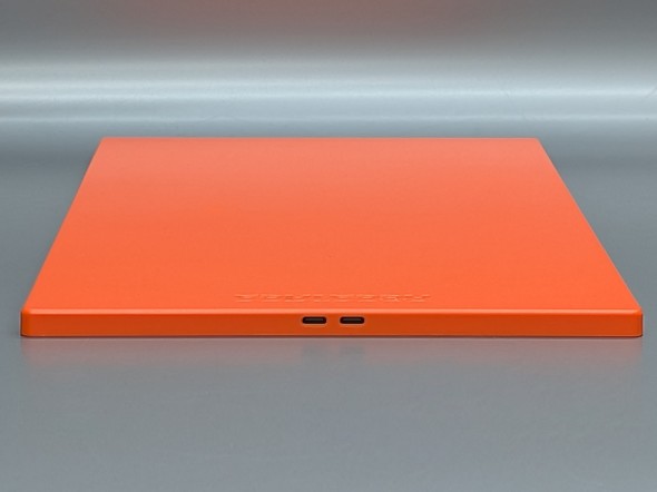 �|�[�g�͂���USB Type-C�~2�̂�