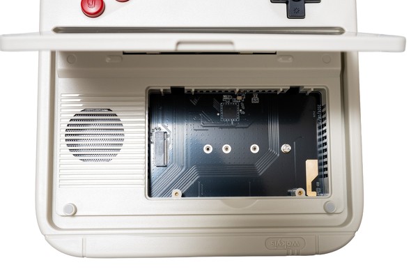 M.2 SSD�X���b�g