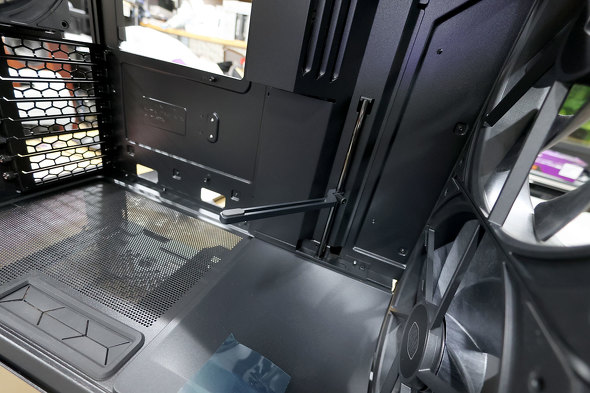 �P�[�X������GPU�z���_�[