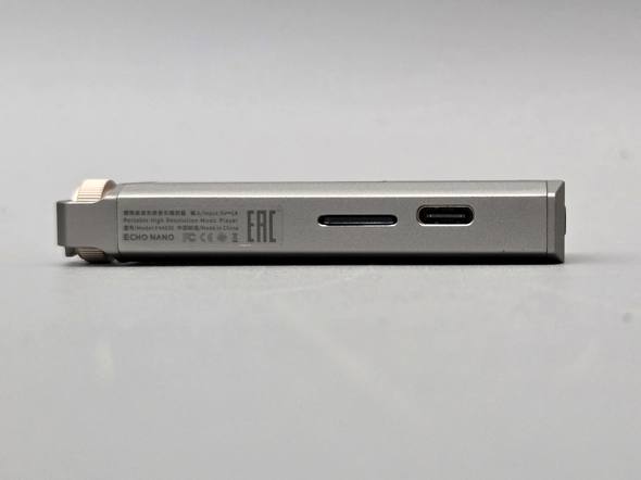 microSD�������J�[�h�X���b�g
