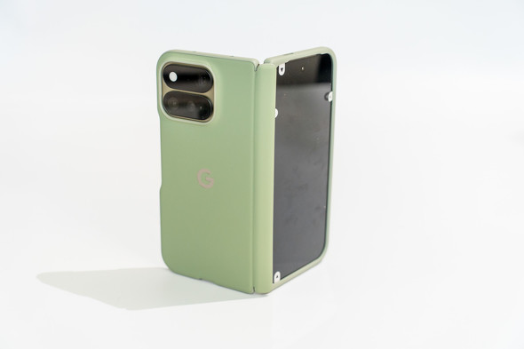 Pixel 10 Pro Fold�̃P�[�X