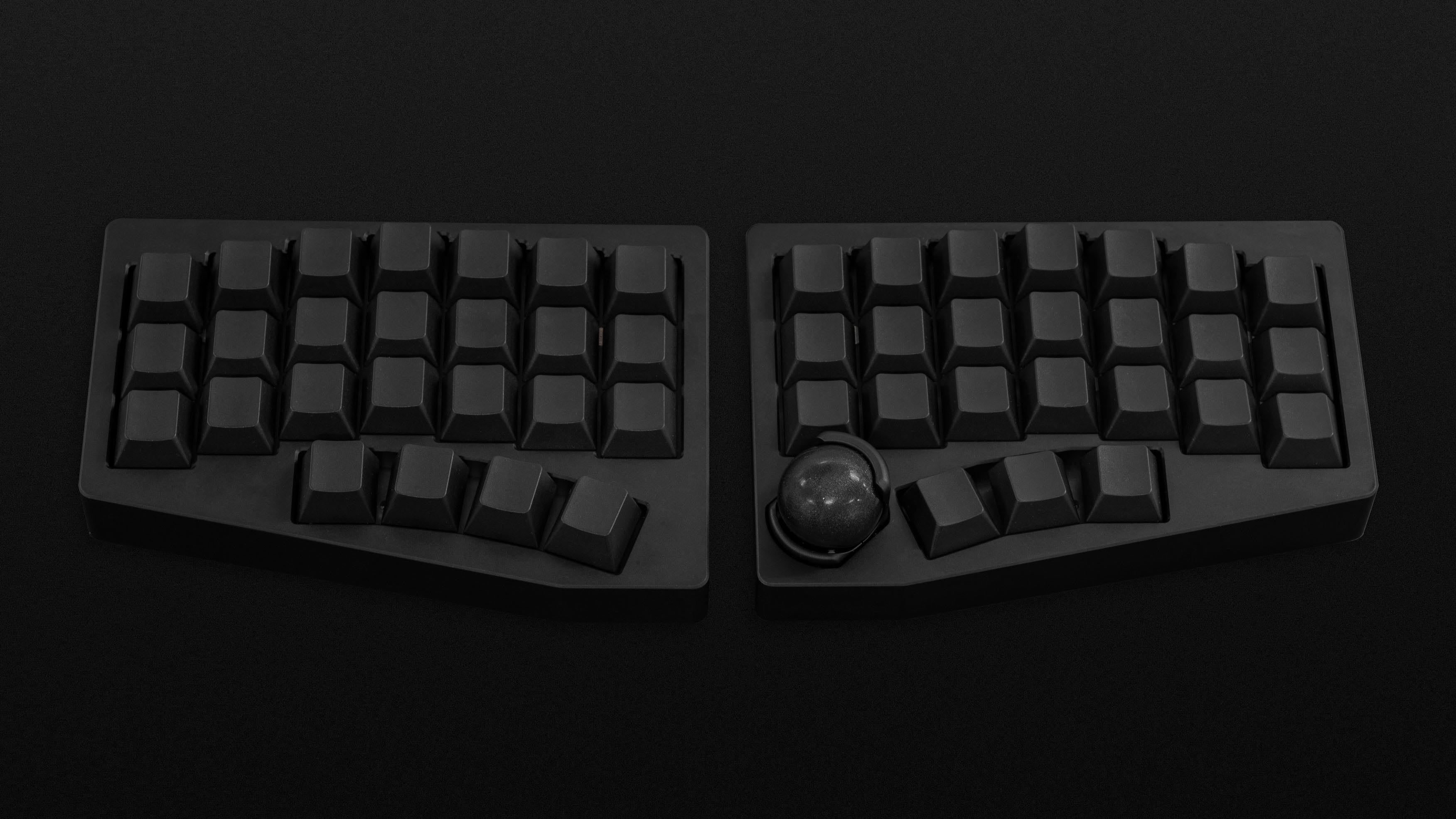 Keychron、遊舎工房とコラボしたトラックボール搭載分割キーボード