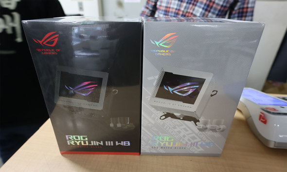 �I���I�X�y�b�N�œ����ƂȂ��Ă����uROG RYUJIN III WB�v