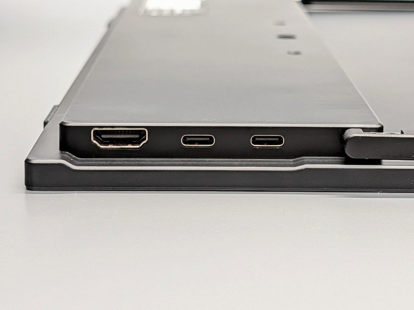 �����ʂɂ�HDMI��USB Type-C�|�[�g�𓋍�