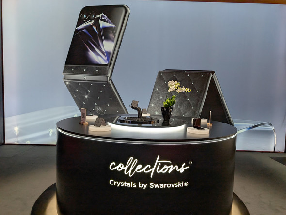 motorola razr with Crystals by Swarovski