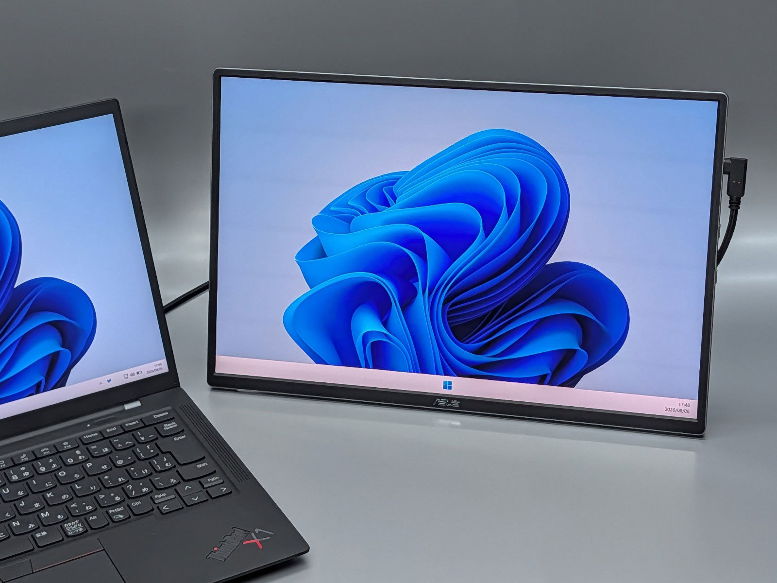お手頃Win11正式対応！高年式2022！メ8/SSD/無線/カメラ/FHD液晶 実測約690gで厚さ約9mmのフラットデザイン！ ASUSの有機ELモバイル