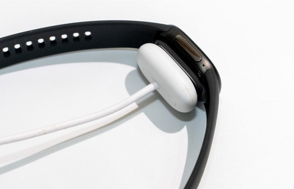 �[�d�P�[�u����Fitbit Air�Ɠ���
