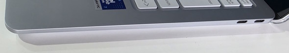 �E����