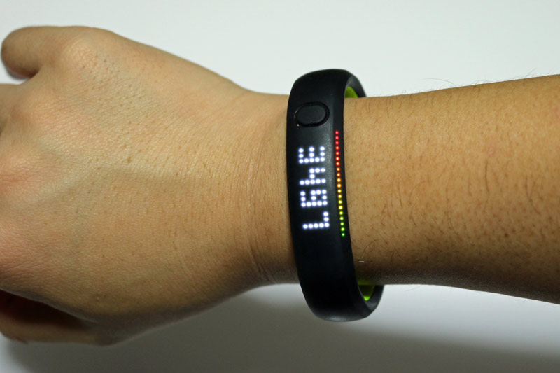 ウェアラブルの定番「Nike+FuelBand SE」で……2キロやせた！（1